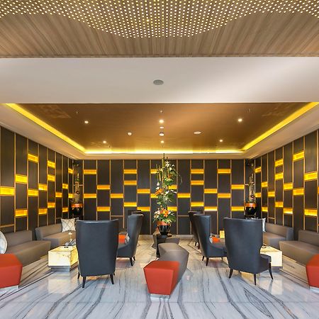HARRIS Vertu Hotel Harmoni Jakarta Exterior foto