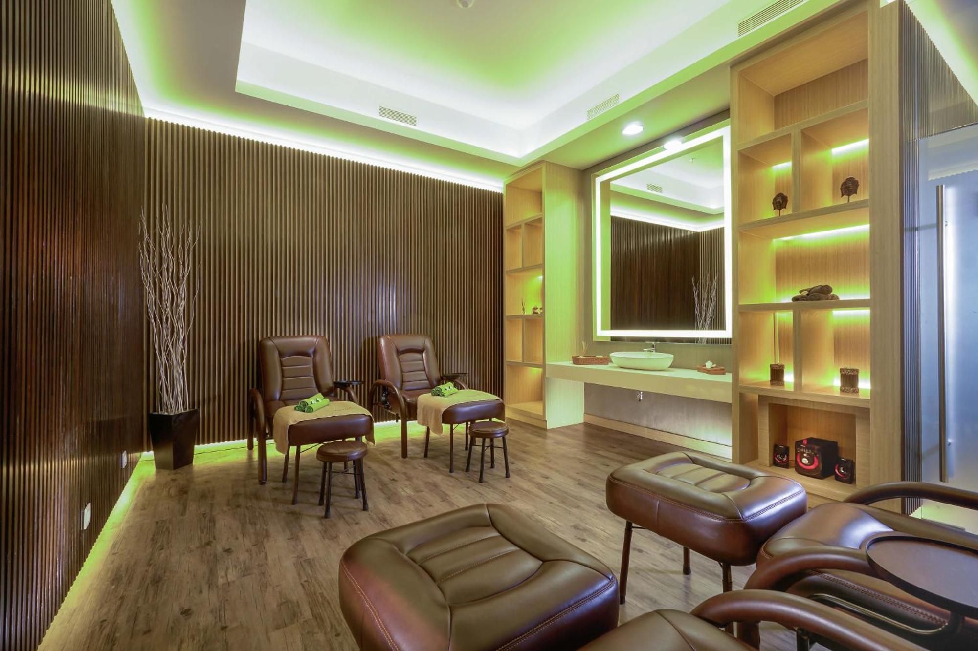 HARRIS Vertu Hotel Harmoni Jakarta Exterior foto