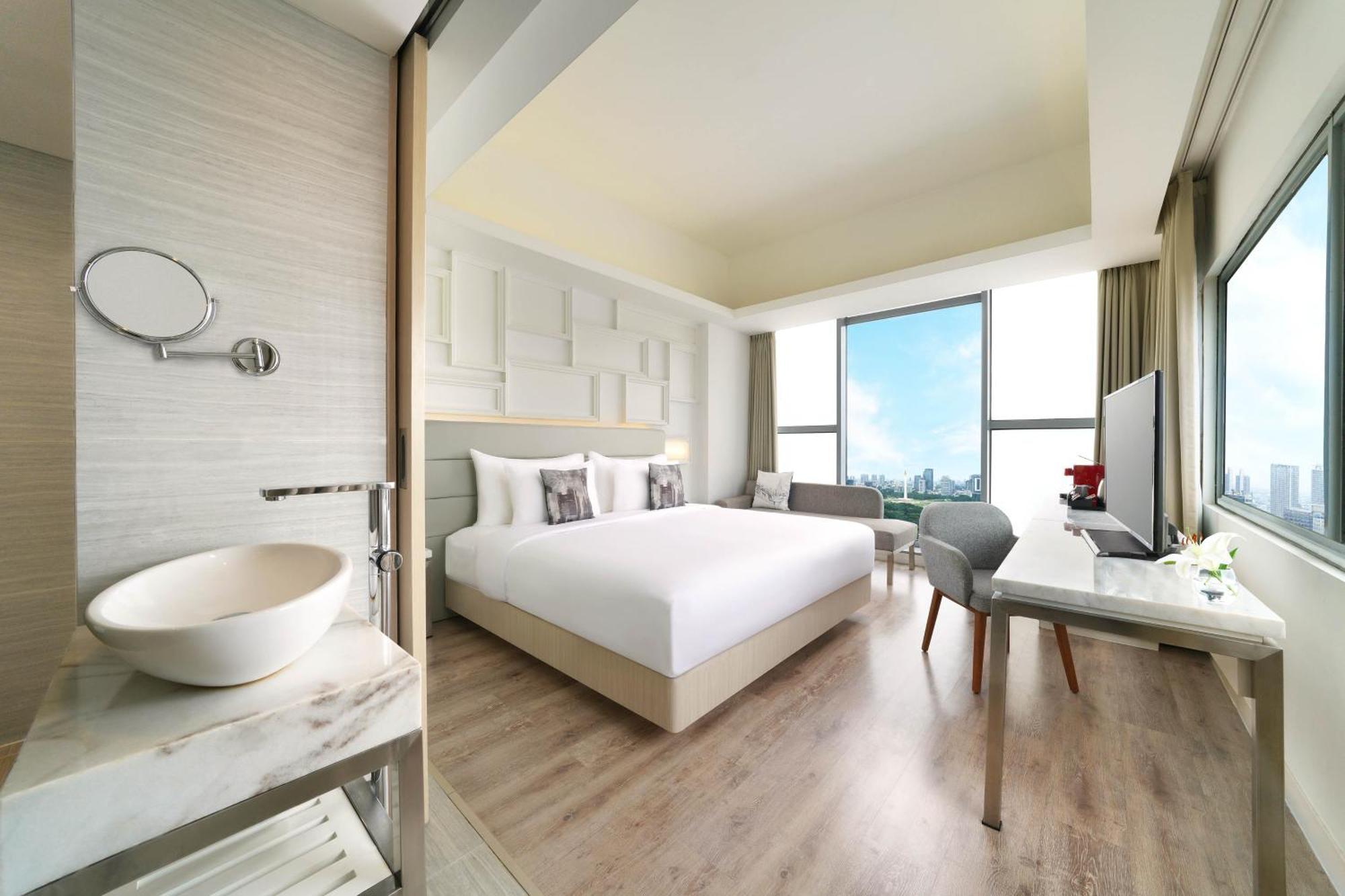 HARRIS Vertu Hotel Harmoni Jakarta Exterior foto