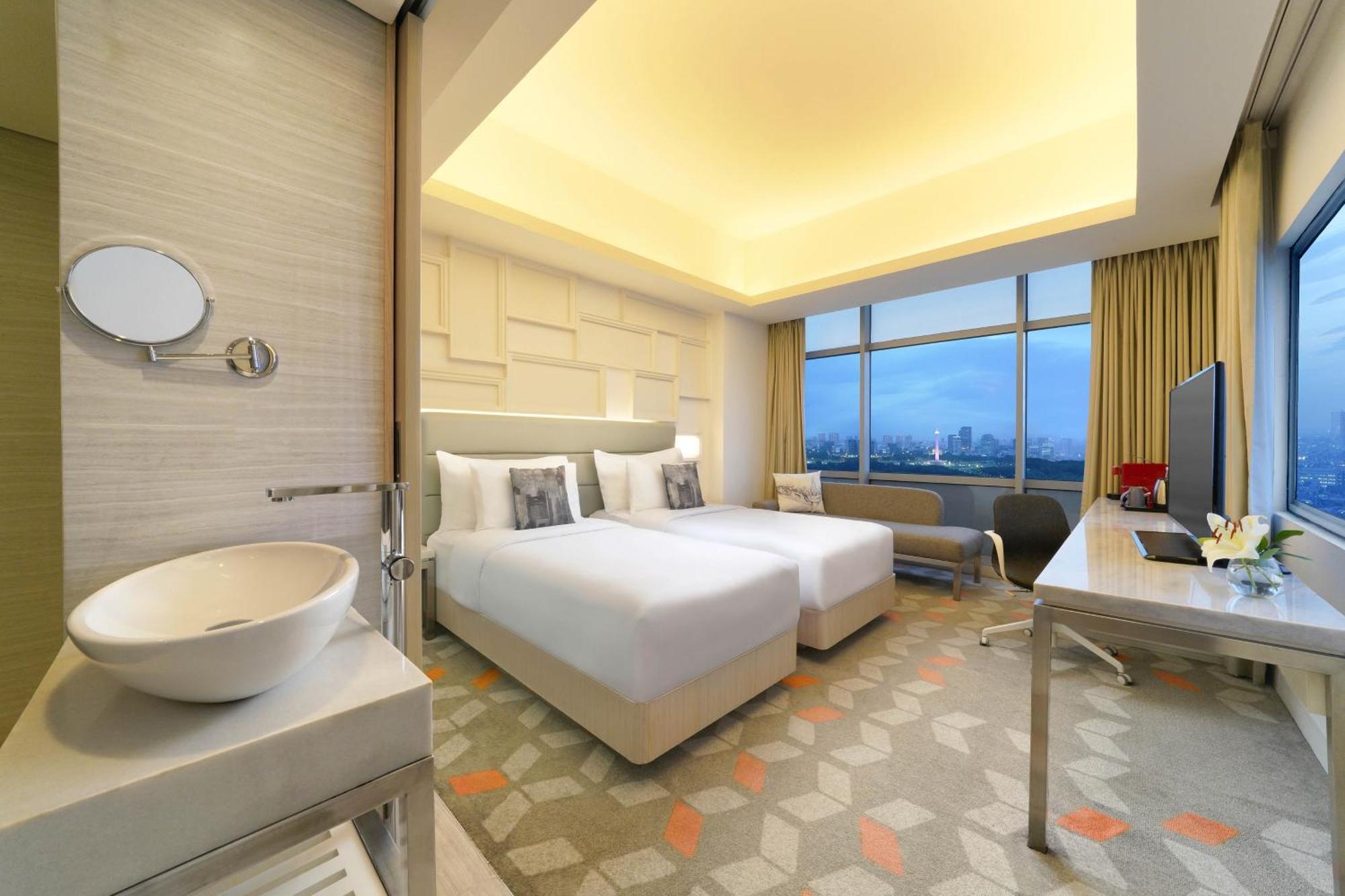 HARRIS Vertu Hotel Harmoni Jakarta Exterior foto