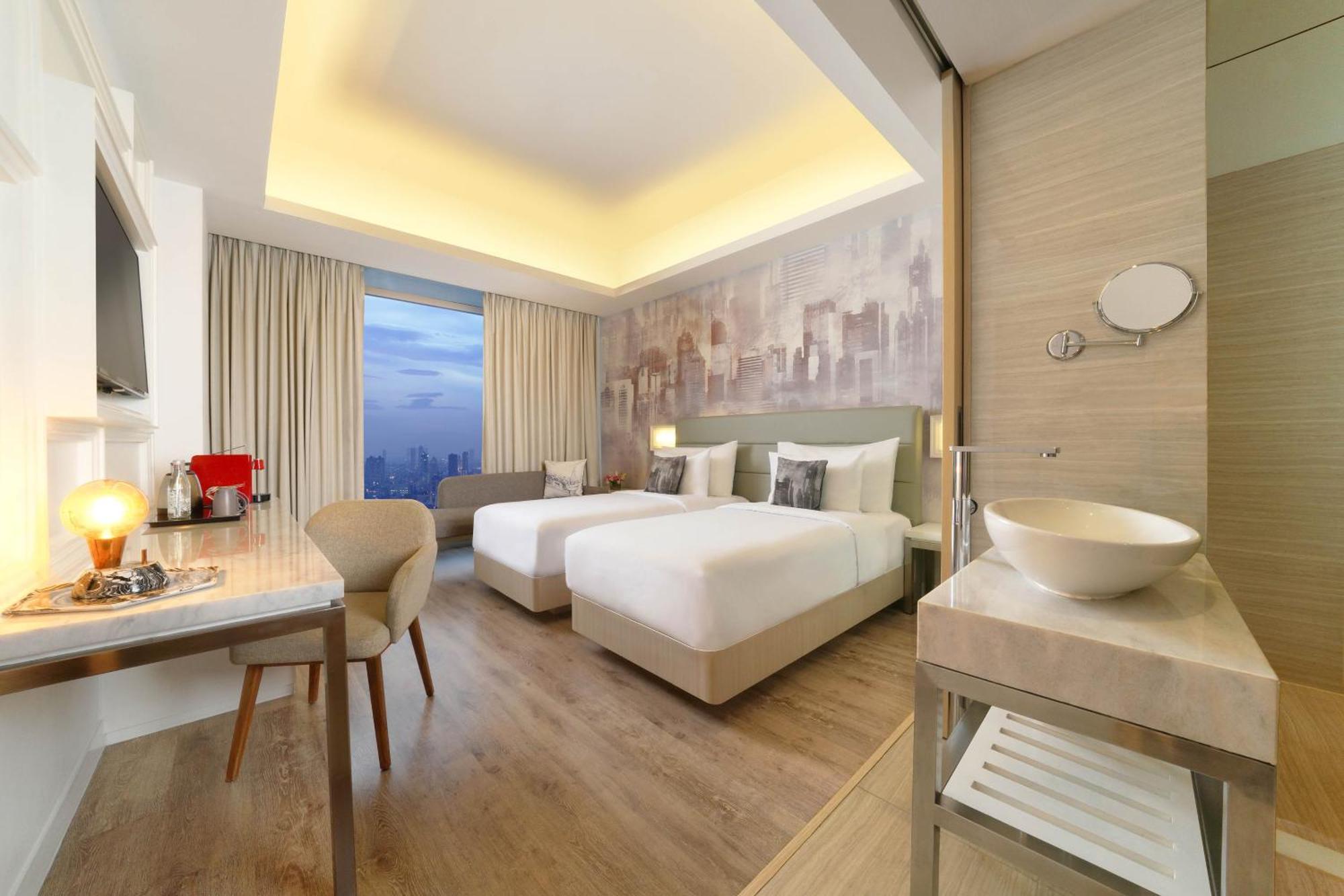 HARRIS Vertu Hotel Harmoni Jakarta Exterior foto