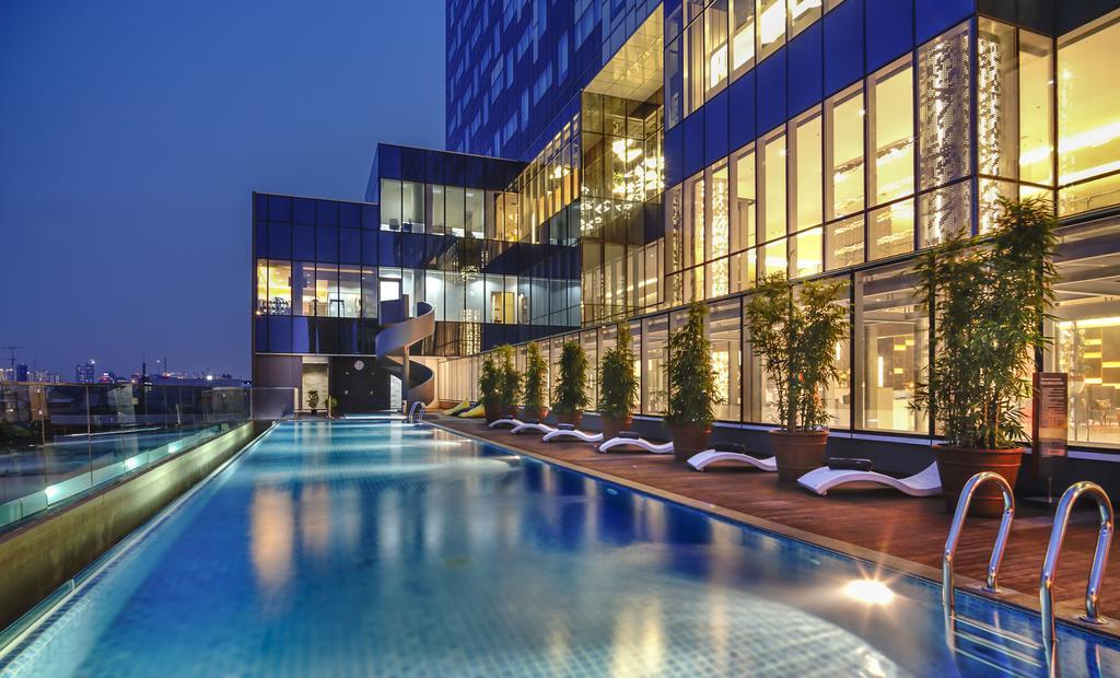 HARRIS Vertu Hotel Harmoni Jakarta Exterior foto
