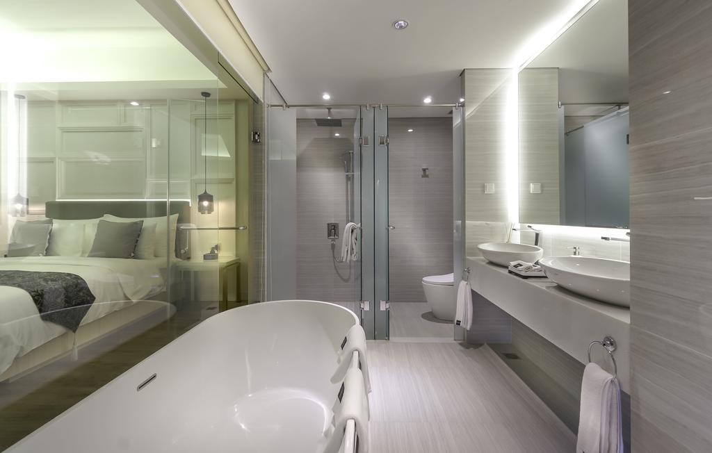 HARRIS Vertu Hotel Harmoni Jakarta Exterior foto