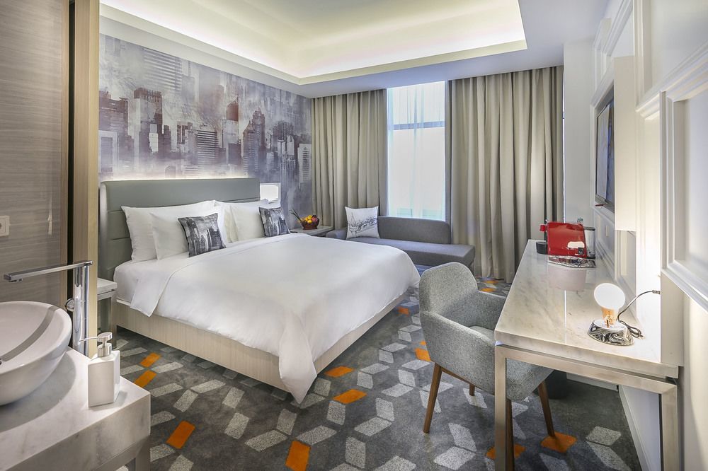 HARRIS Vertu Hotel Harmoni Jakarta Exterior foto